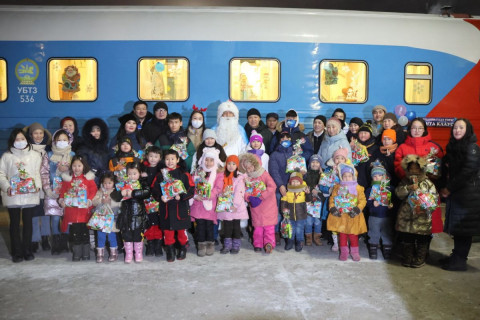 “УБТЗ“ ХНН-ээс “Санта Клаус“ хүүхдийн галт тэрэгний аяллыг зохион байгуулжээ