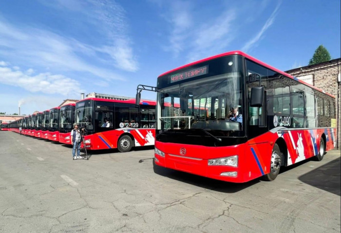 БНХАУ-аас авч буй 100 автобус Эрээний хил дээр иржээ