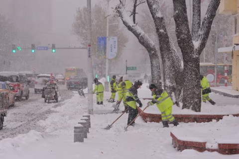 Хятадын зүүн хойд хэсгээр их хэмжээний цас орж, улбар шар өнгийн ТҮГШҮҮР ЗАРЛАЖЭЭ