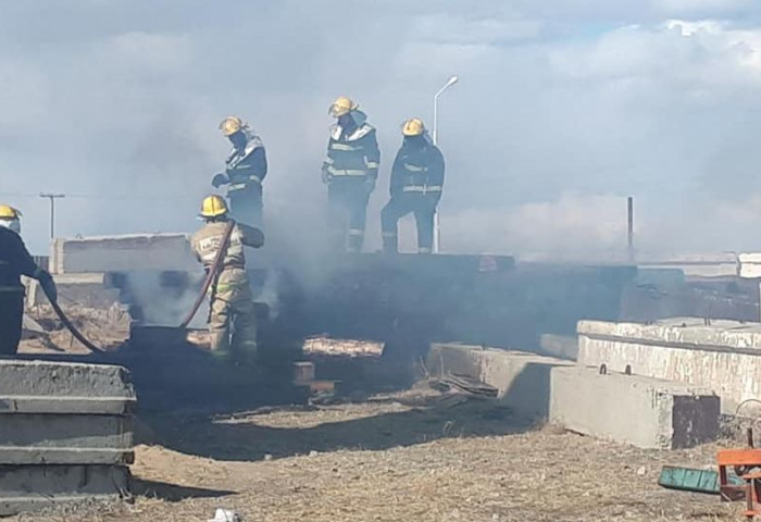 Төслийн зуух дэлбэрч, айл шатсан байж болзошгүй гэв