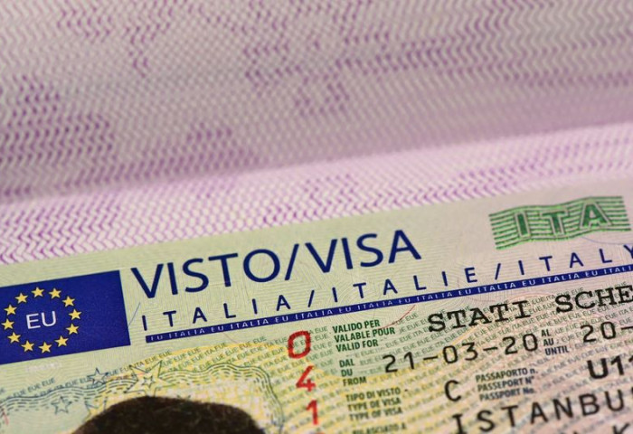 Олон тооны чинээлэг америкчууд Шинэ Зеланд, Португаль зэрэг аюулгүй орнуудын иргэншил олгох алтан паспорт худалдаж авах болжээ