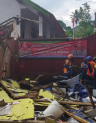 Индонезид болсон газар хөдлөлтийн улмаас 162 хүн амиа алджээ