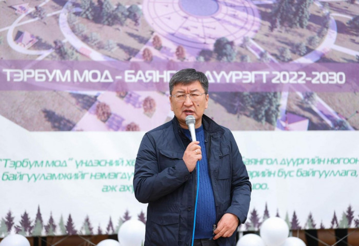 Монгол Улсын Ерөнхийлөгчийн Тамгын газрын дарга Я.Содбаатар улс төрийн намуудын төлөөлөлтэй мод тарилаа